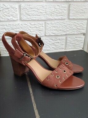 Clarks Brown Suede Block Heel Sandals with Grommet Detail Sz 7.5 Feminine Summer